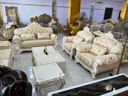 Royal settee